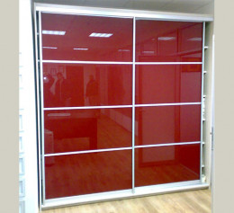 Красный шкаф купе со стеклом лакобель