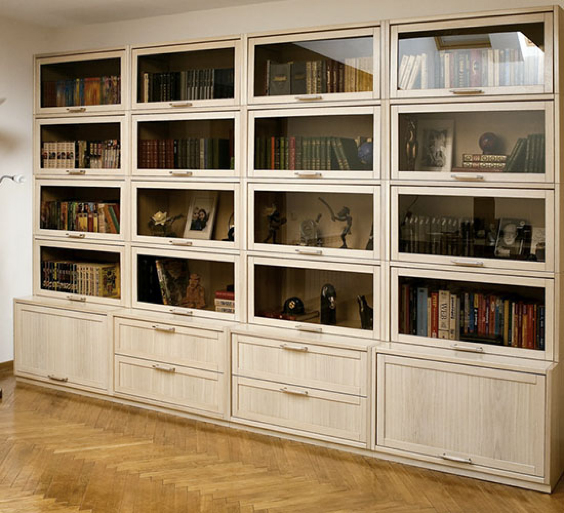 Шкаф библиотека для книг из массива
