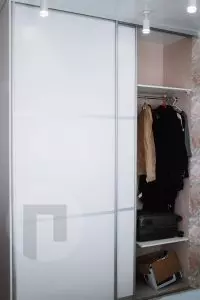 Двери купе в комнату ЛДСП белый