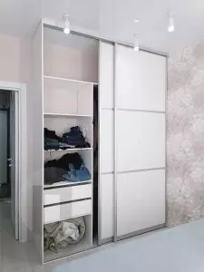 Двери купе в комнату ЛДСП белый