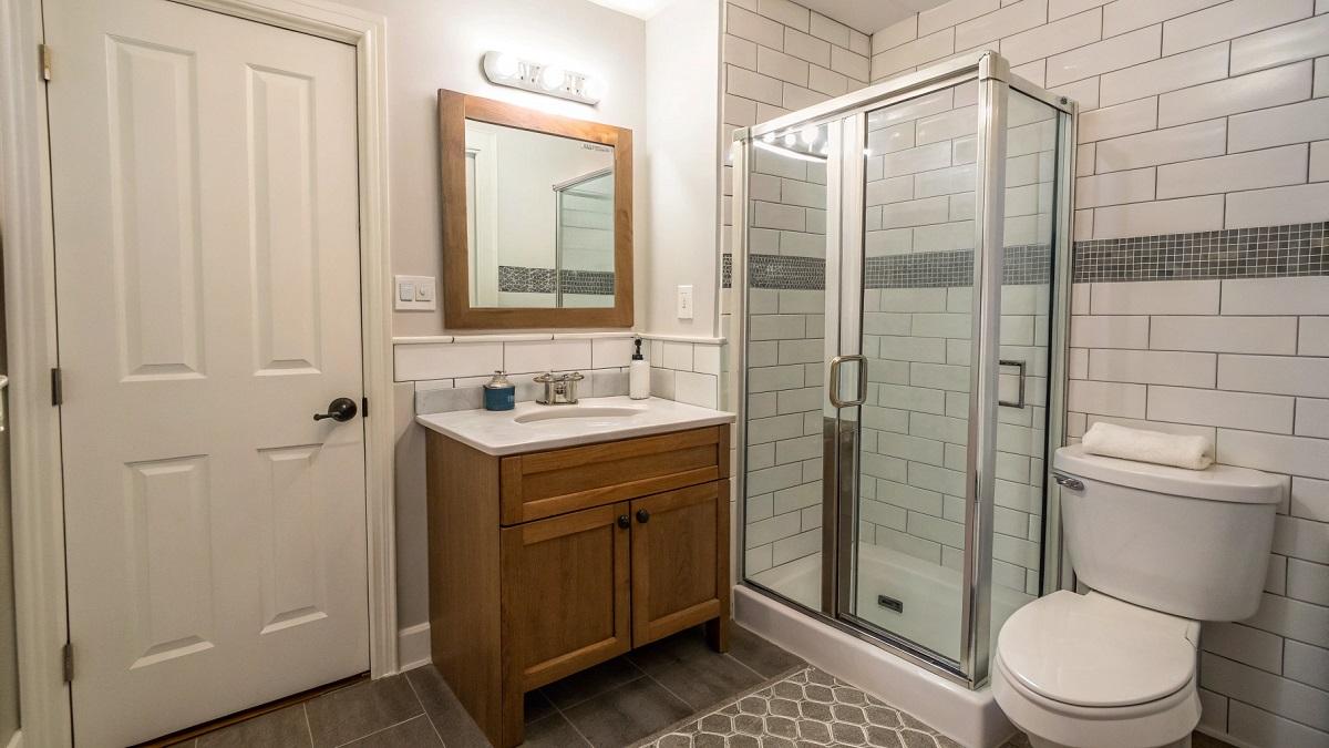 Дверь в ванной комнате - фото 2