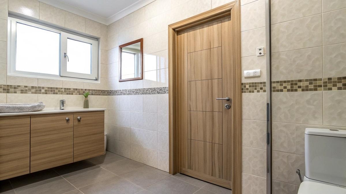 Дверь в ванной комнате - фото 4